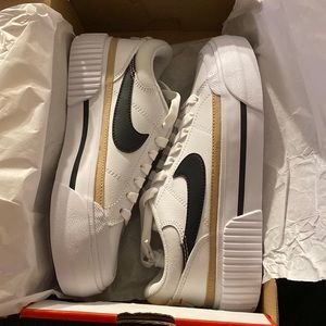 New Authentic Nike Women’s Court Legacy Lift